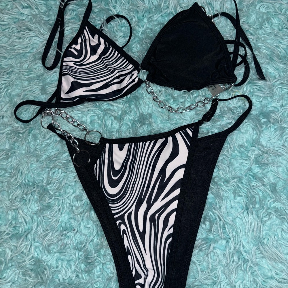 Black and White Zebra Print Bikini with Chain Detail ⛓️‍💥 🦓
